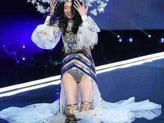 奚梦瑶摔角吃瓜视频,时尚女神的意外“翻车”