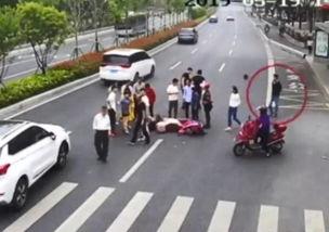 吃瓜车祸爆笑视频,吃瓜群众直呼爆笑！