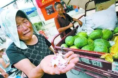 徐州老太太吃瓜视频,揭秘民间趣味生活瞬间