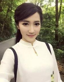 湖南校花吃瓜视频,校园生活趣味瞬间曝光