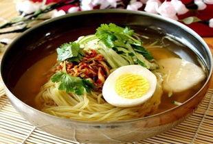 吃瓜少女魏淑芬冷面视频,吃瓜少女的另类美食体验