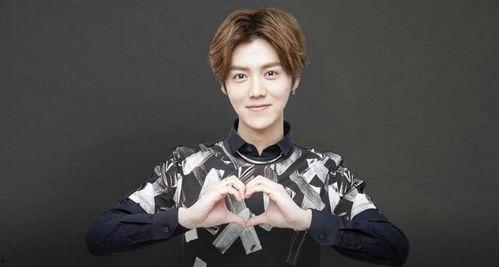 李凯馨和鹿晗吃瓜视频,甜蜜互动引网友热议  第2张