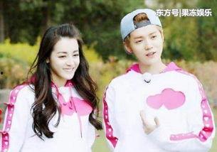 李凯馨和鹿晗吃瓜视频,甜蜜互动引网友热议  第3张