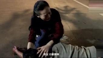 男人吃连环瓜的视频,男子挑战连环瓜，吃瓜达人实力演绎