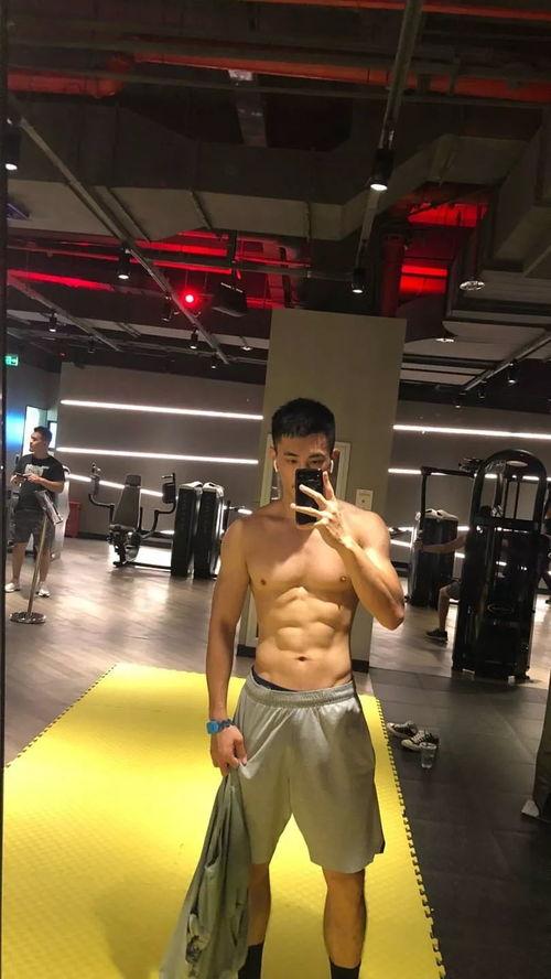 健身男自拍吃瓜视频网站,自拍吃瓜，健身圈新潮流  第2张