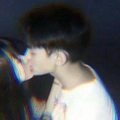 情侣亲亲别人吃瓜视频 第2张 情侣亲亲别人吃瓜视频 第2张